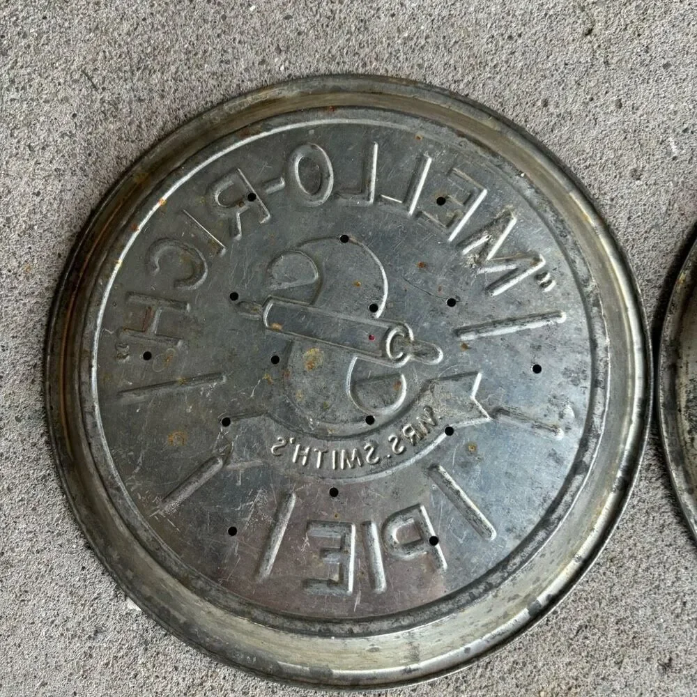 2 Mrs. Smiths Mello-Rich Metal Baking Tin Pans